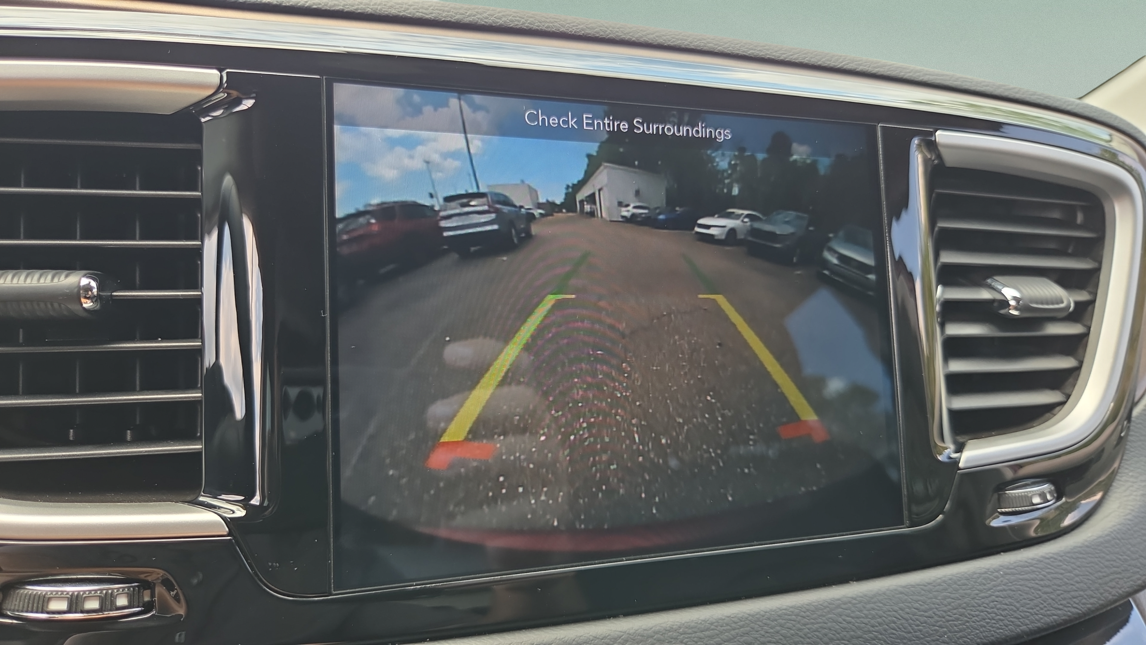 Used 2018 Chrysler Pacifica Touring-L w/ Tire & Wheel Group FWD image 26