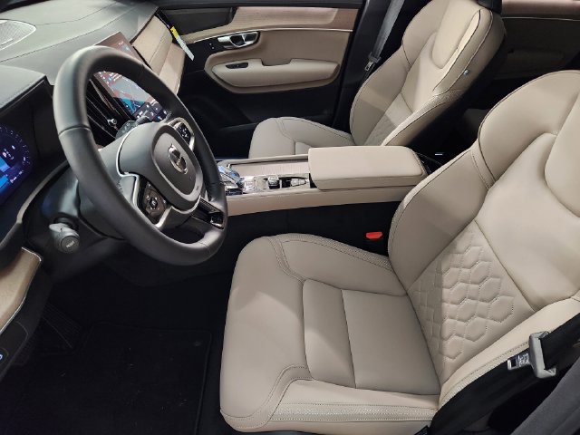 Certified 2026 Volvo XC90 B6 Plus w/ Protection Package Premier AWD/4WD image 14