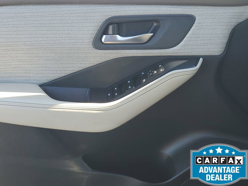 Used 2022 Nissan Rogue SV image 25