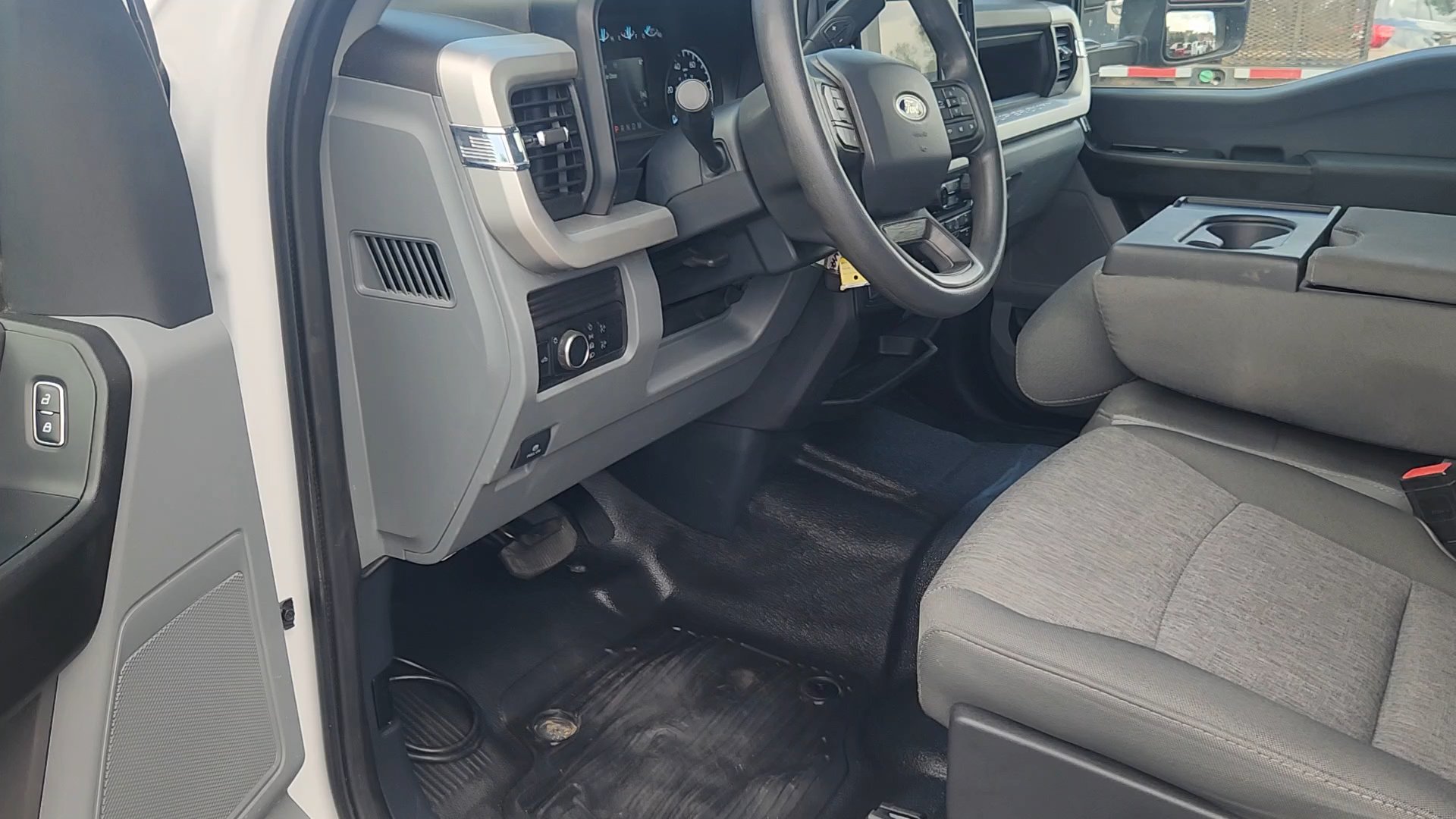 Used 2024 Ford F550 4x4 Crew Cab Super Duty image 30