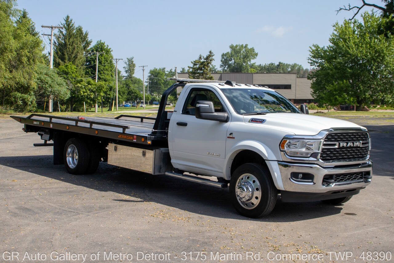 Used 2024 RAM 5500 SLT w/ Quick Order Package 2YG SLT AWD/4WD image 8