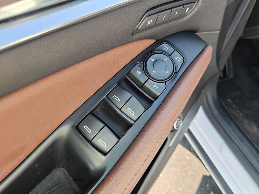 Used 2021 Buick Enclave Avenir w/ Avenir Technology Package AWD/4WD image 11