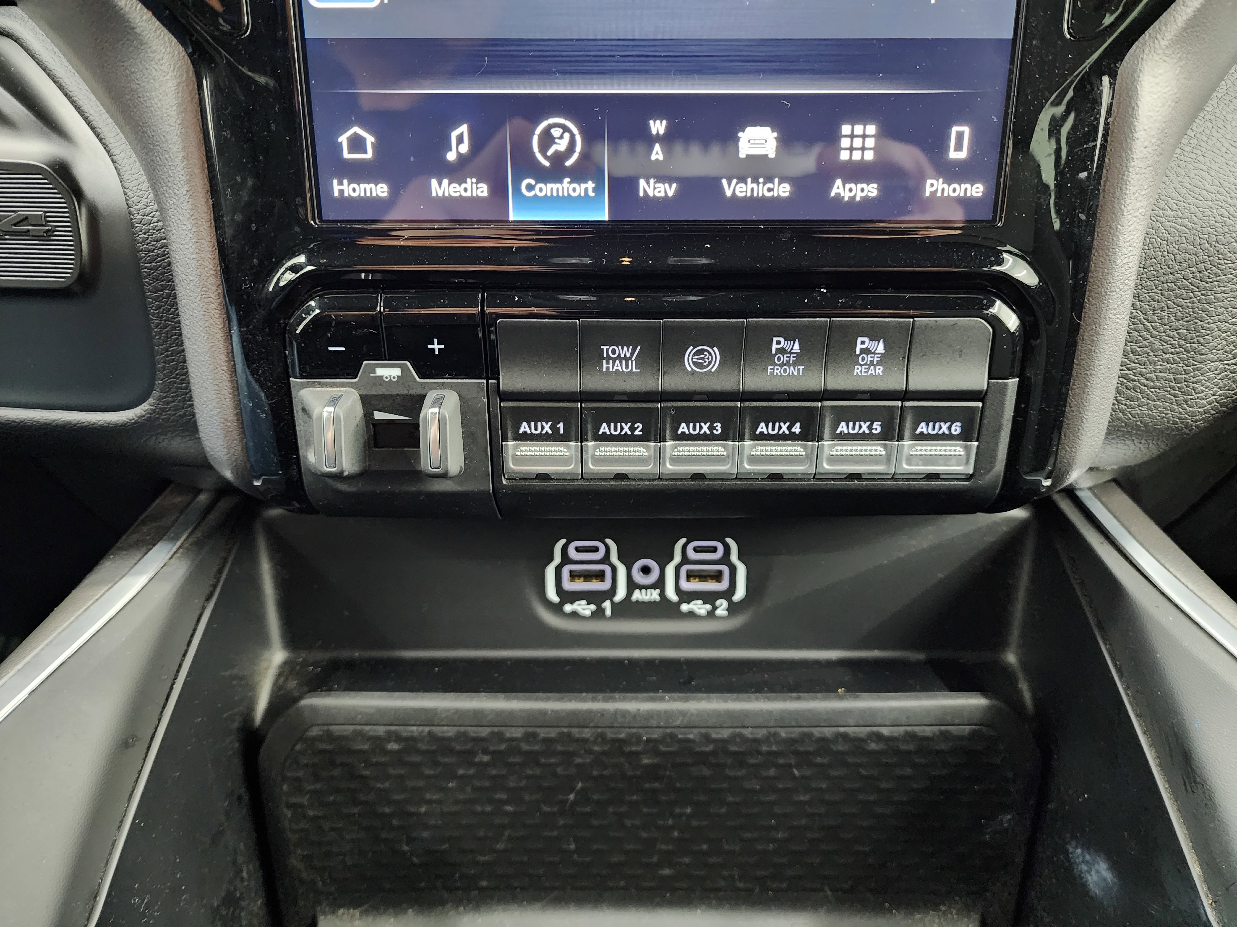 Used 2024 RAM 3500 Big Horn w/ Night Edition AWD/4WD image 17