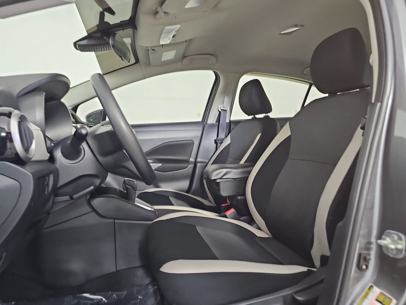 Used 2022 Nissan Versa SV w/ Trunk Package FWD image 14