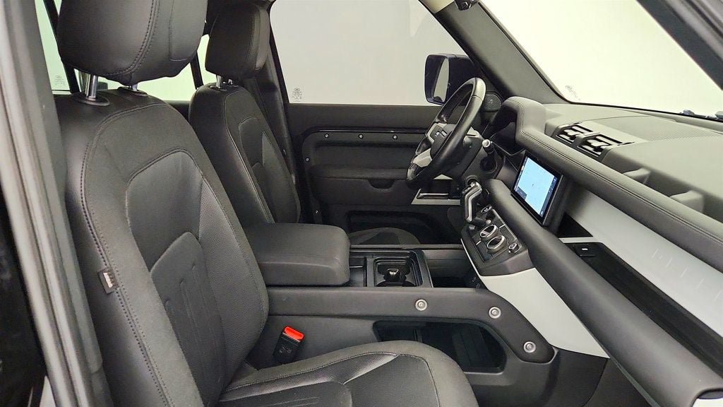 Used 2020 Land Rover Defender 110 SE AWD/4WD image 24