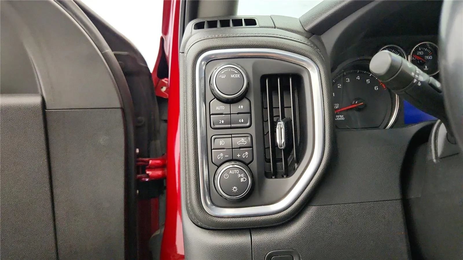 Used 2022 Chevrolet Silverado 1500 LT w/ Z71 Off-Road Package AWD/4WD image 17