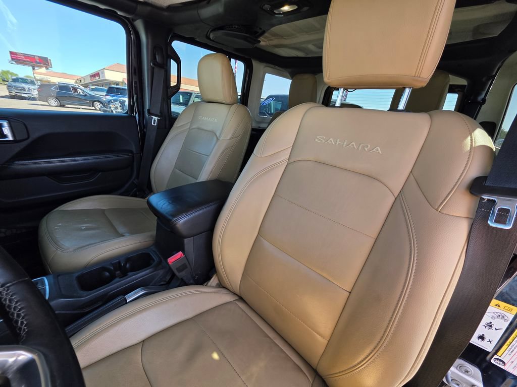 Used 2018 Jeep Wrangler Unlimited Sahara AWD/4WD image 13