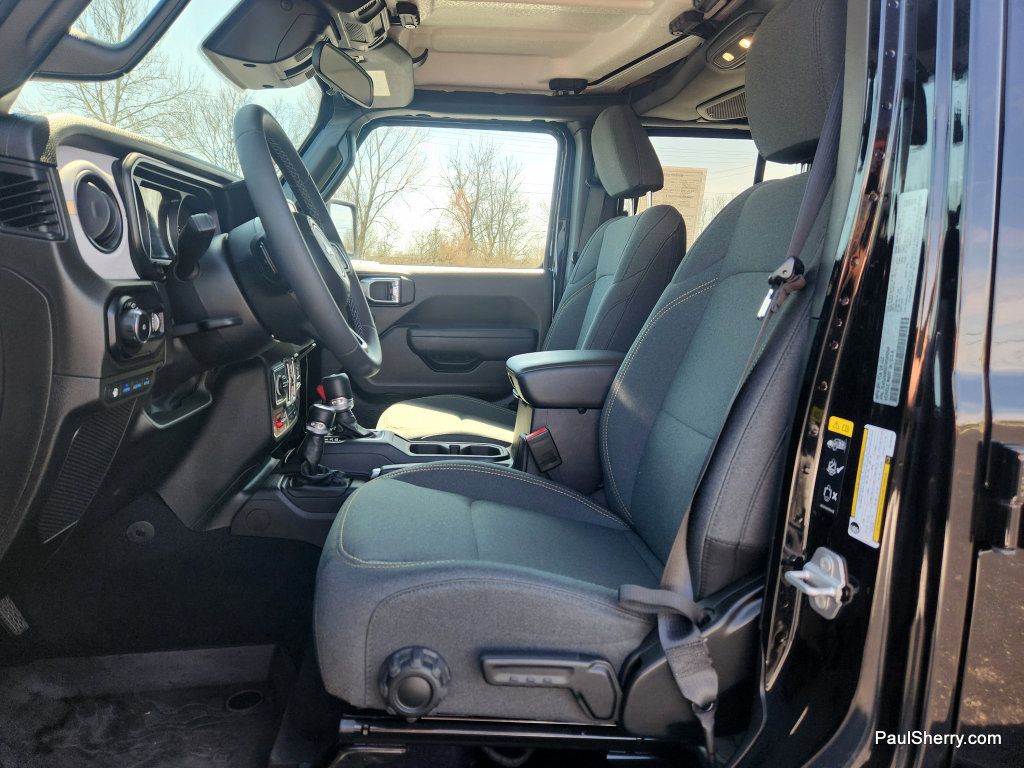 Used 2025 Jeep Wrangler Willys image 25