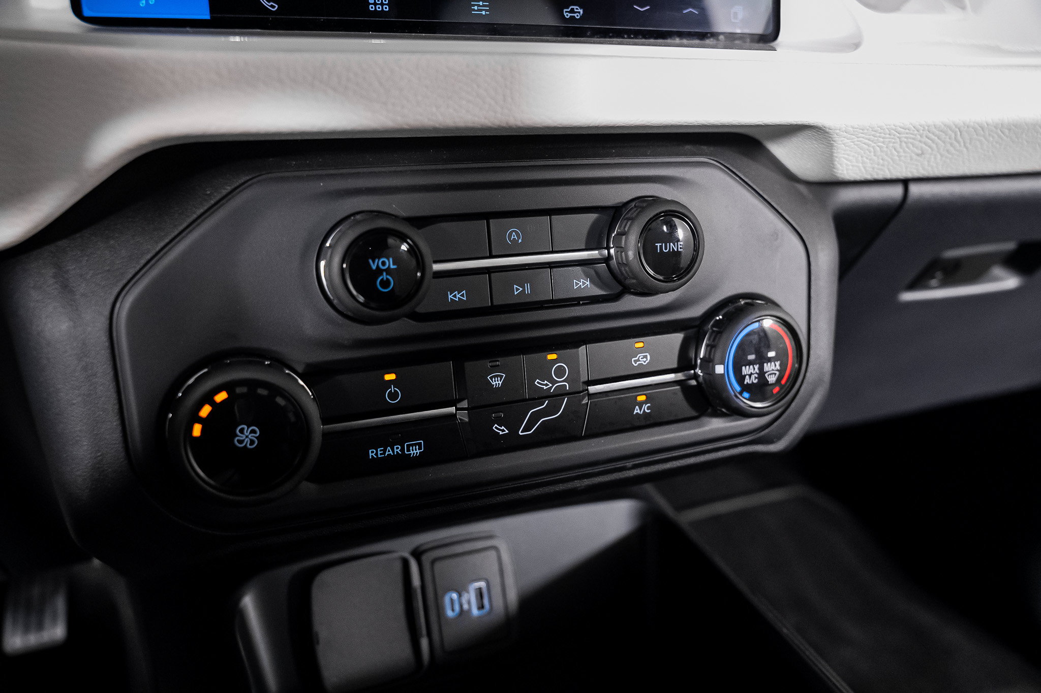 Used 2025 Ford Bronco 2-Door AWD/4WD image 47
