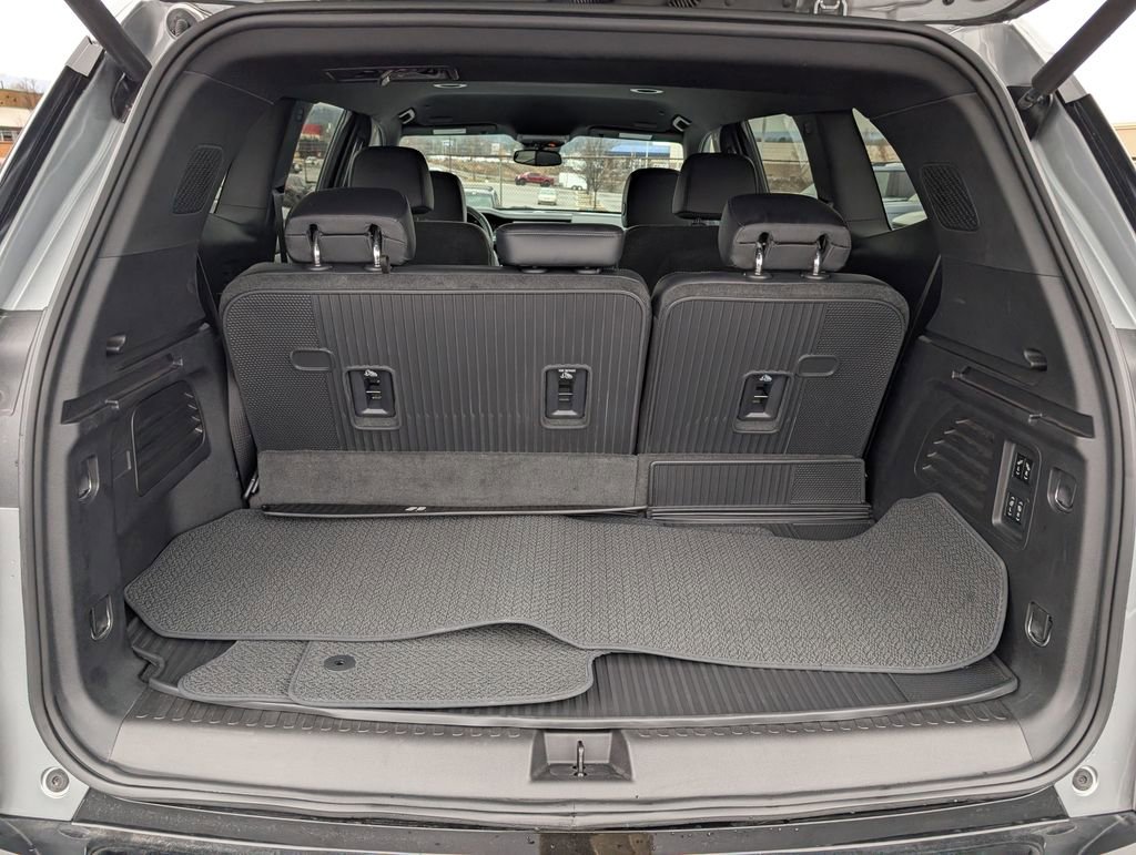 Used 2024 GMC Acadia Denali image 9