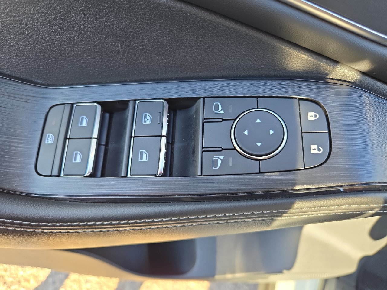 Certified 2025 Nissan Rogue Platinum w/ Tech Package AWD/4WD image 28