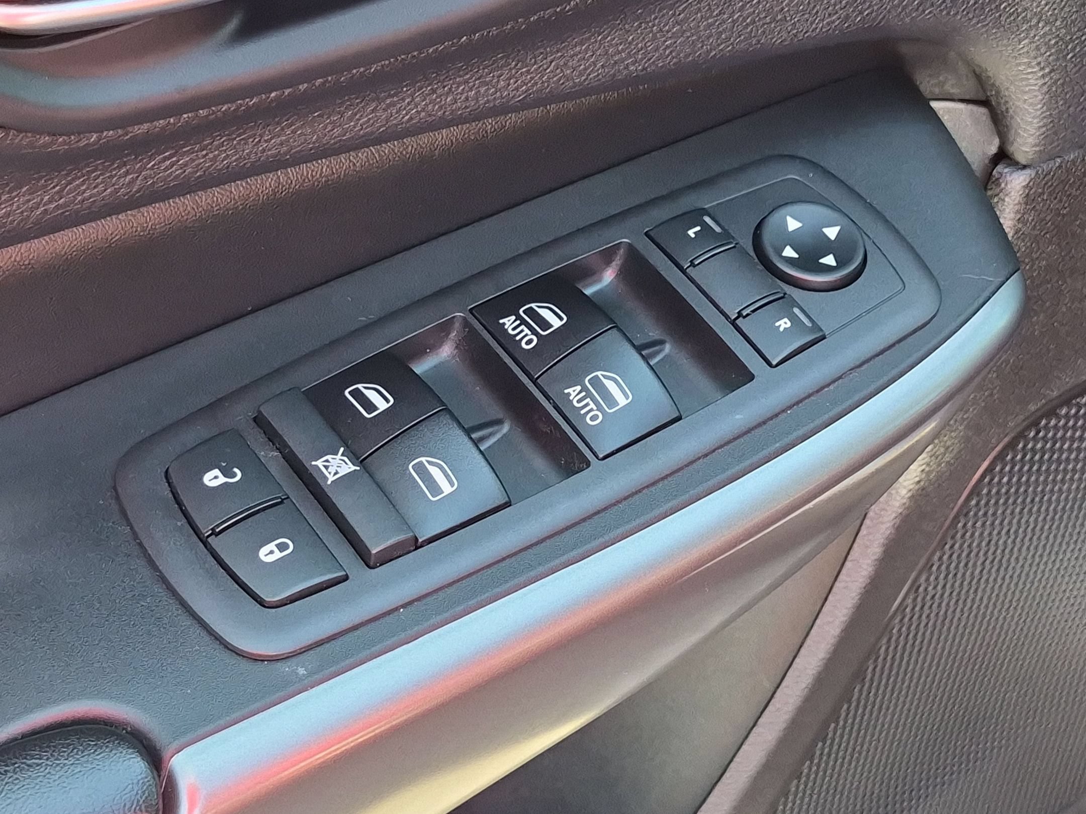 Used 2019 Jeep Cherokee Latitude Plus w/ Comfort/Convenience Group FWD image 13