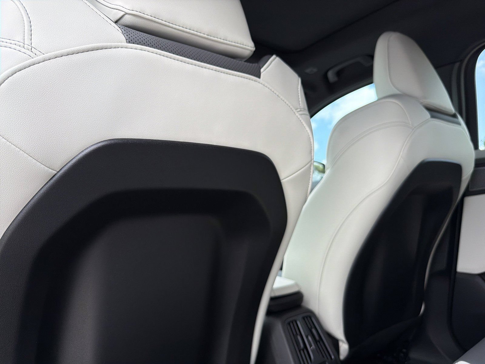 New 2026 BMW X2 xDrive28i w/ Technology Package AWD/4WD image 19
