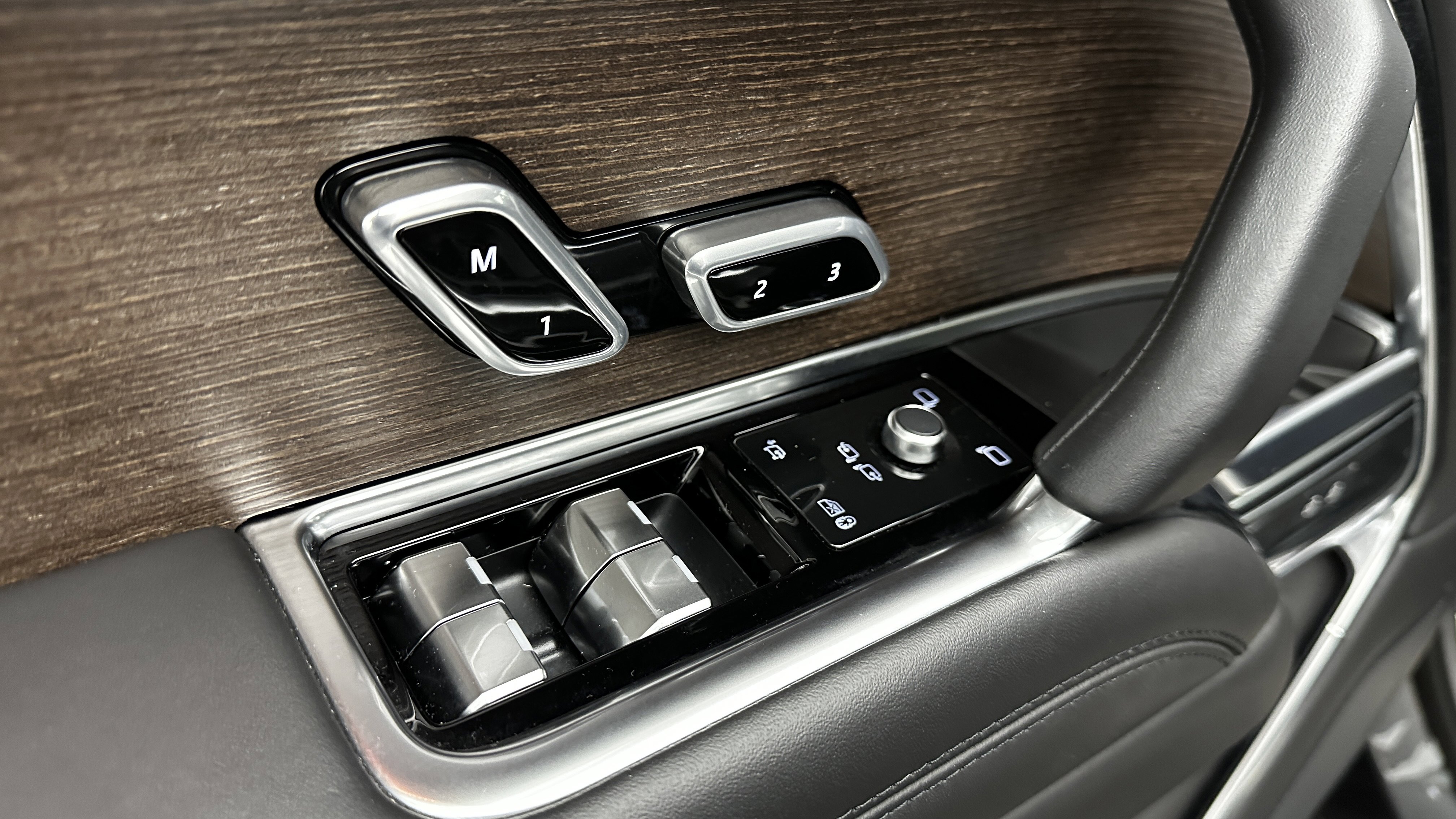 Used 2025 Land Rover Range Rover Long Wheelbase SE image 15