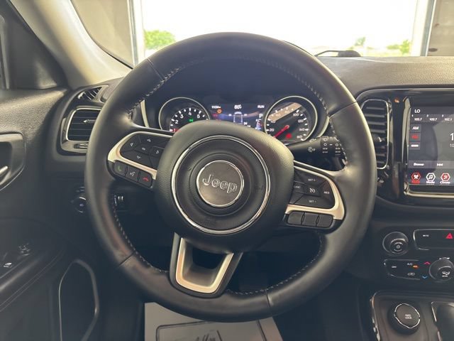 Used 2018 Jeep Compass Limited AWD/4WD image 10