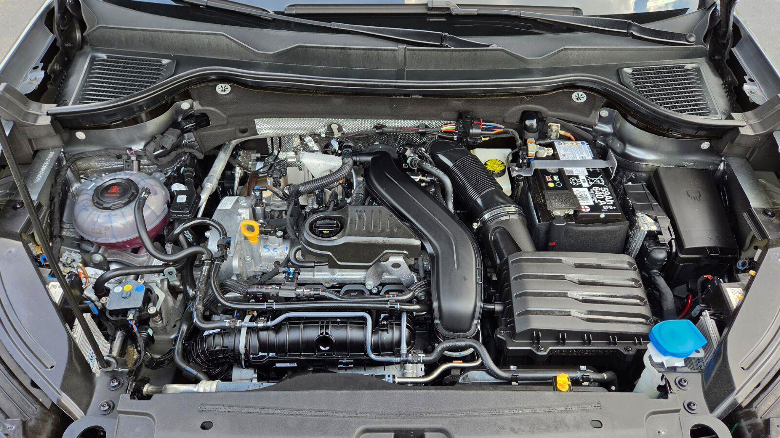Certified 2025 Volkswagen Taos SEL AWD/4WD image 69