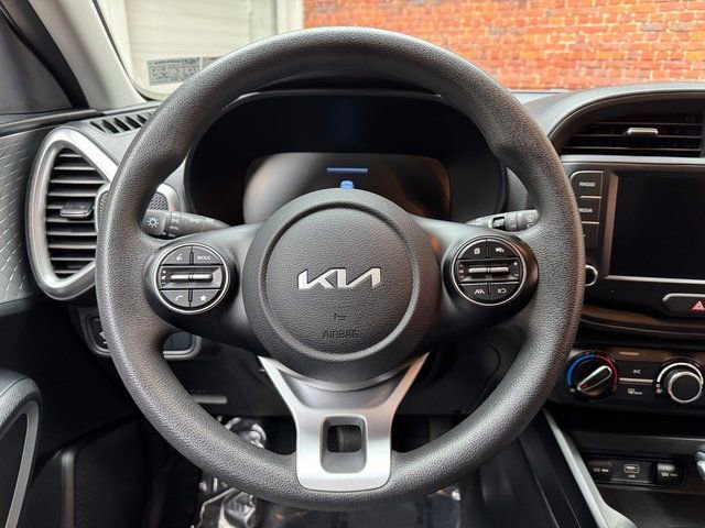 Used 2023 Kia Soul LX w/ LX Technology Package image 13