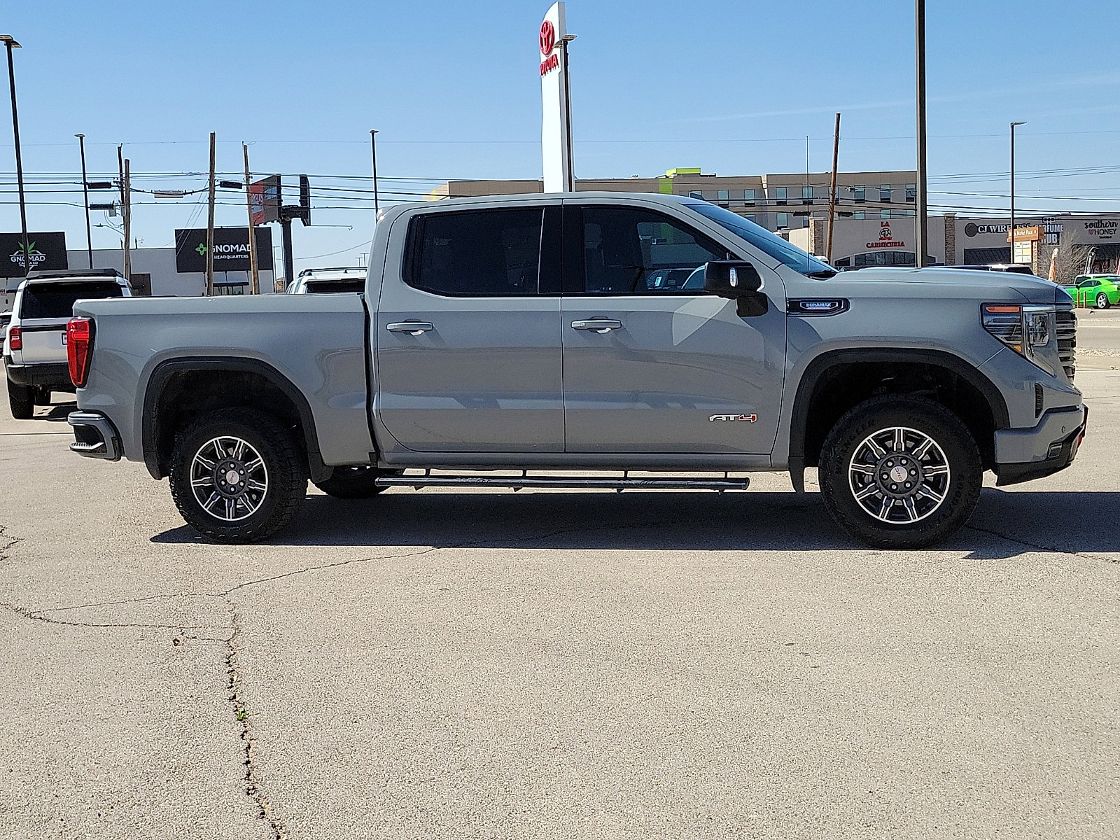 Used 2024 GMC Sierra 1500 AT4 w/ AT4 Preferred Package AWD/4WD image 5