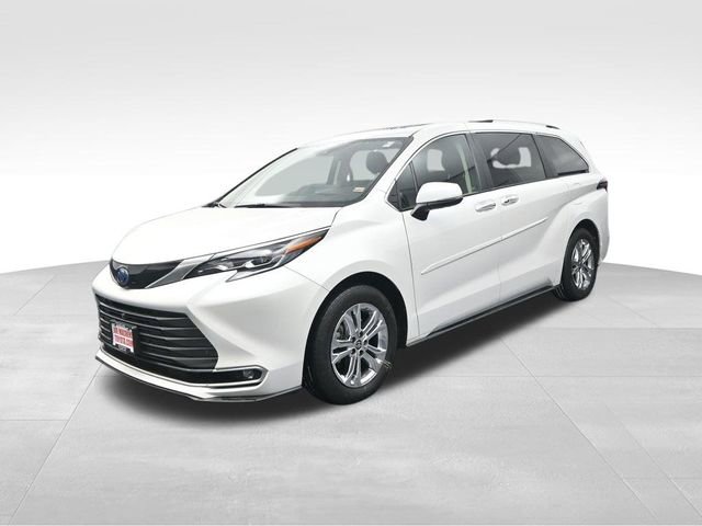 Used 2024 Toyota Sienna Platinum image 3
