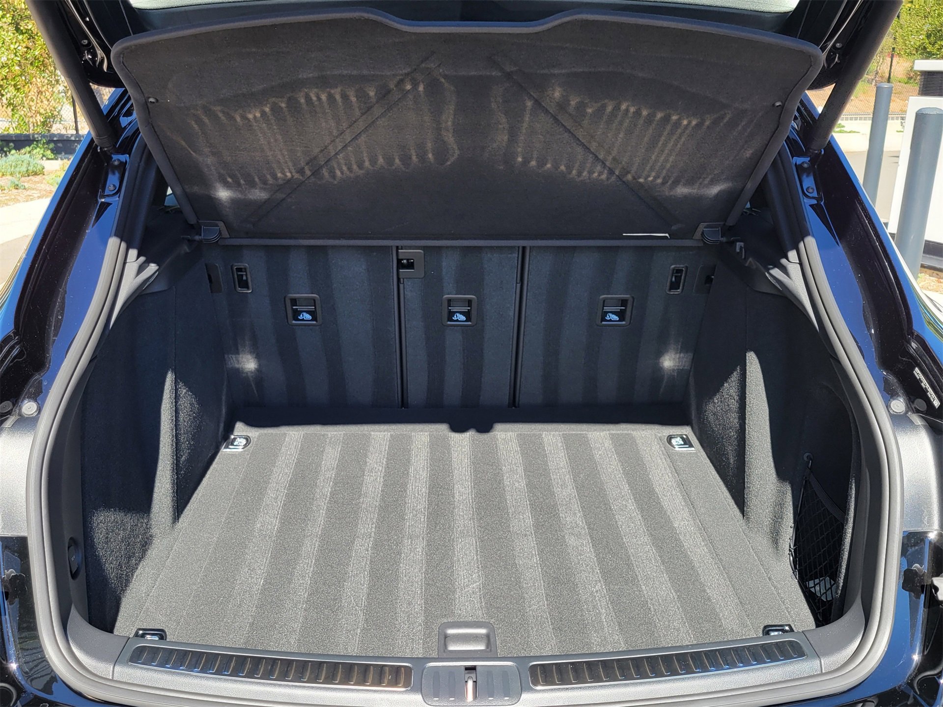 Certified 2025 Porsche Macan image 31