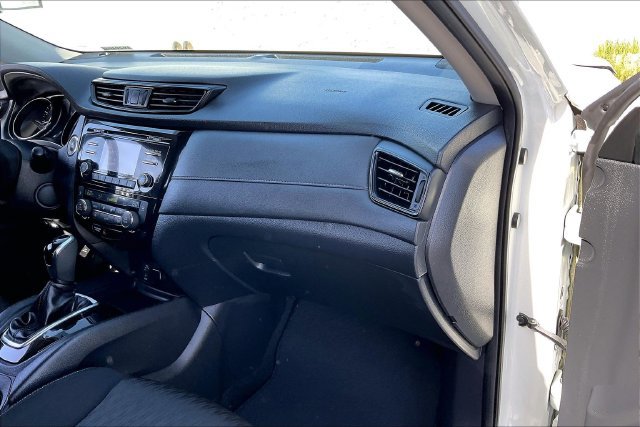 Used 2017 Nissan Rogue SV AWD/4WD image 16