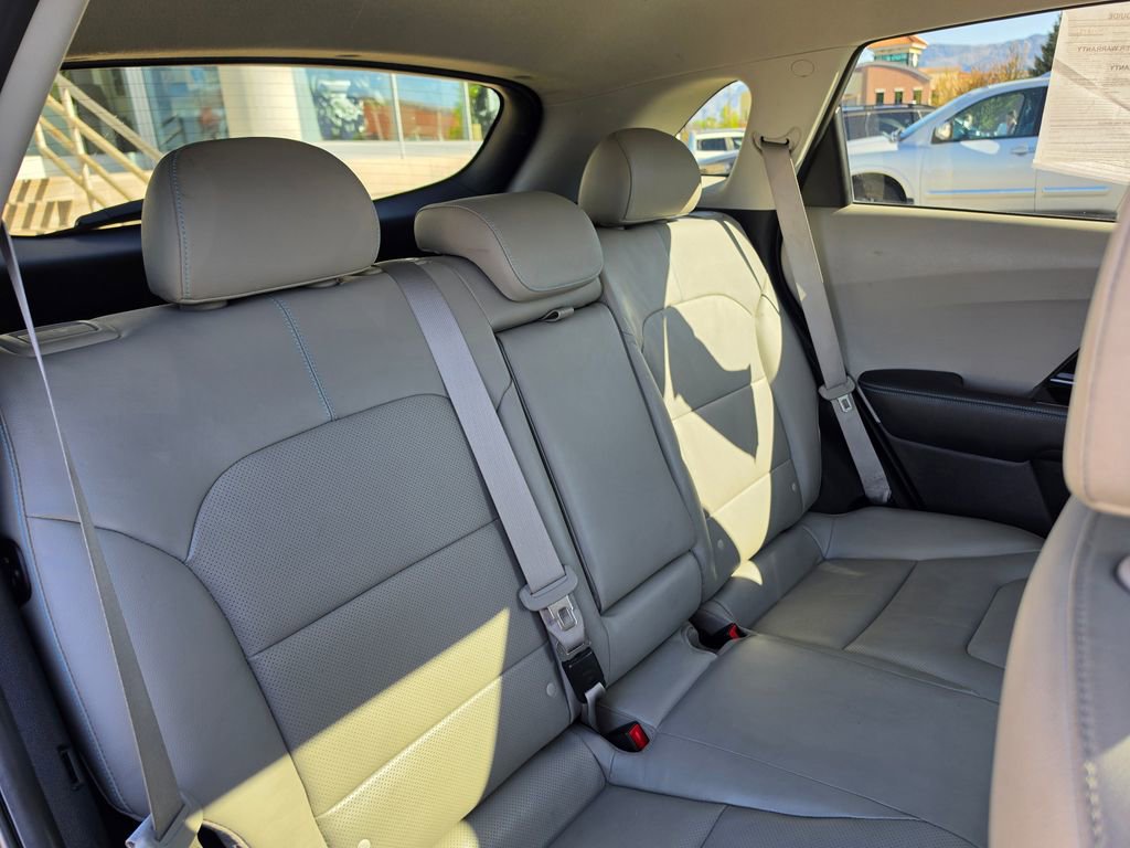 Used 2017 Kia Niro Touring FWD image 16