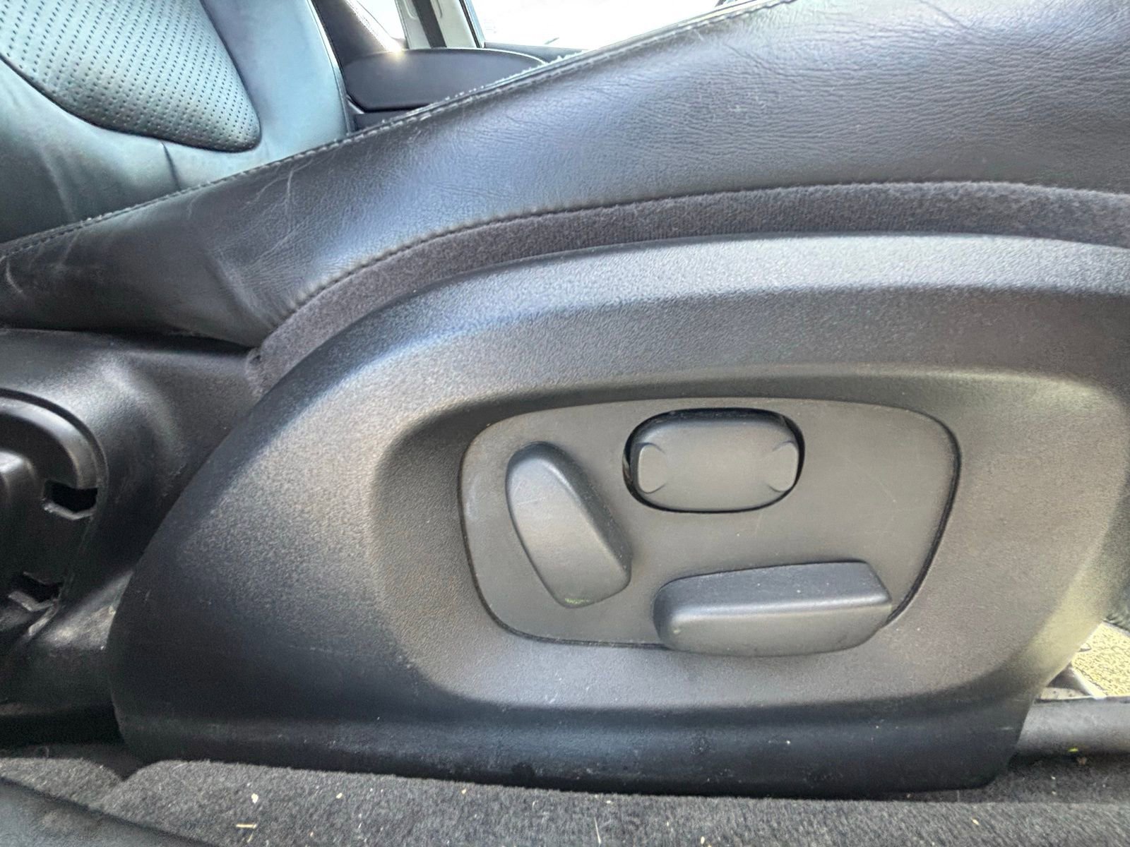 Used 2011 Jaguar XF Premium image 18