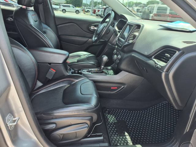 Used 2020 Jeep Cherokee Trailhawk AWD/4WD image 22
