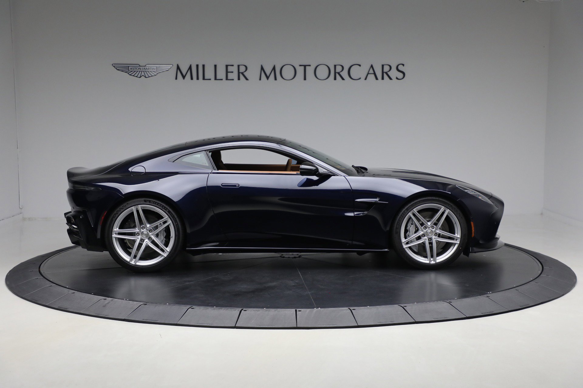 New 2026 Aston Martin V8 Vantage Coupe image 9