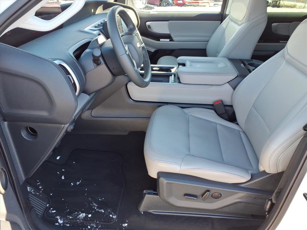 Used 2025 Ford Expedition Active image 7