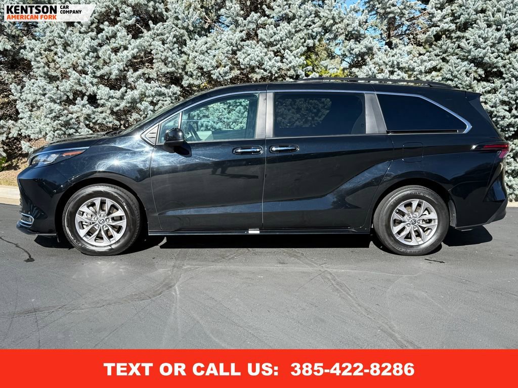 Used 2024 Toyota Sienna XLE image 4