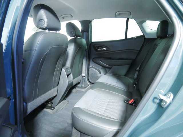 Used 2025 Chevrolet Trax LT FWD image 16