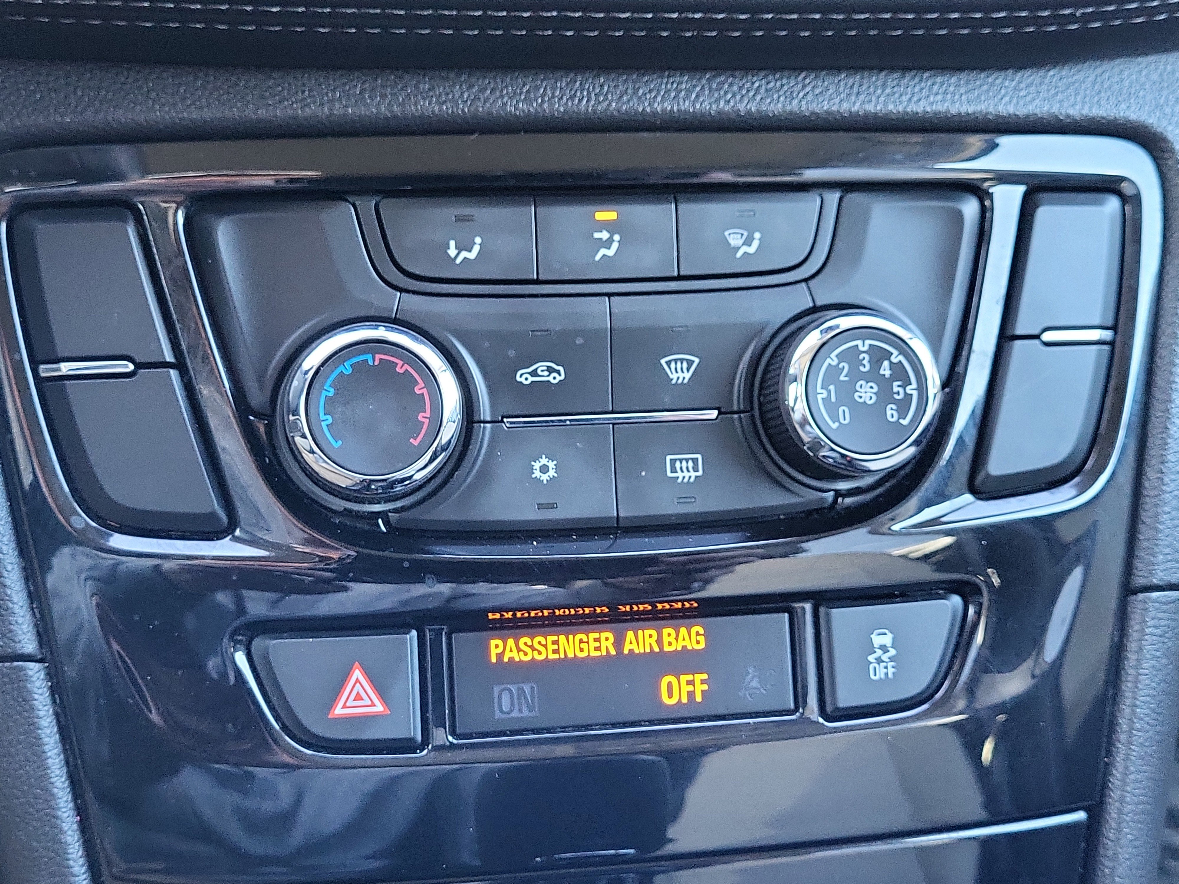 Used 2019 Buick Encore Preferred image 27