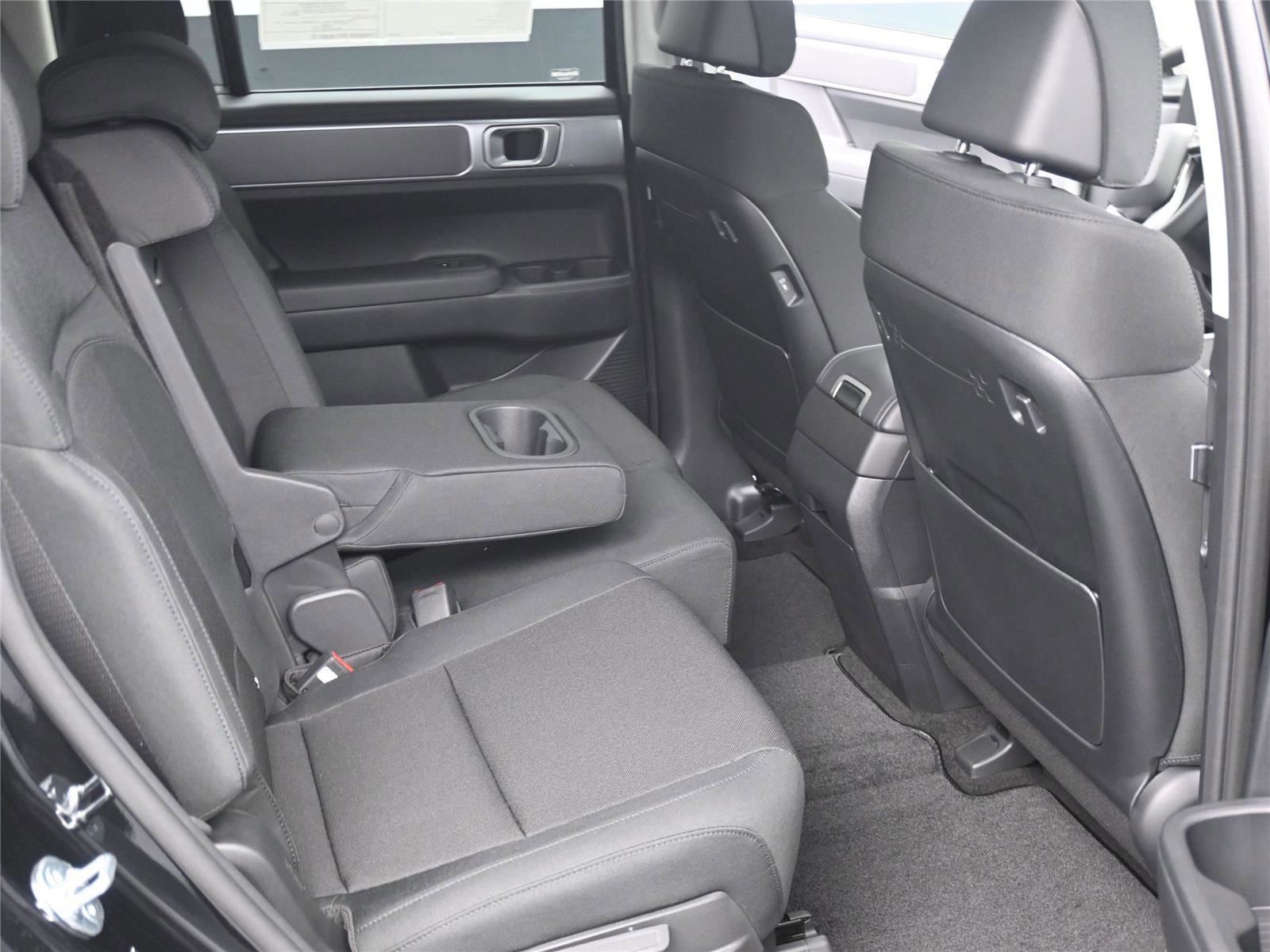 New 2026 Hyundai Santa Fe SE image 8