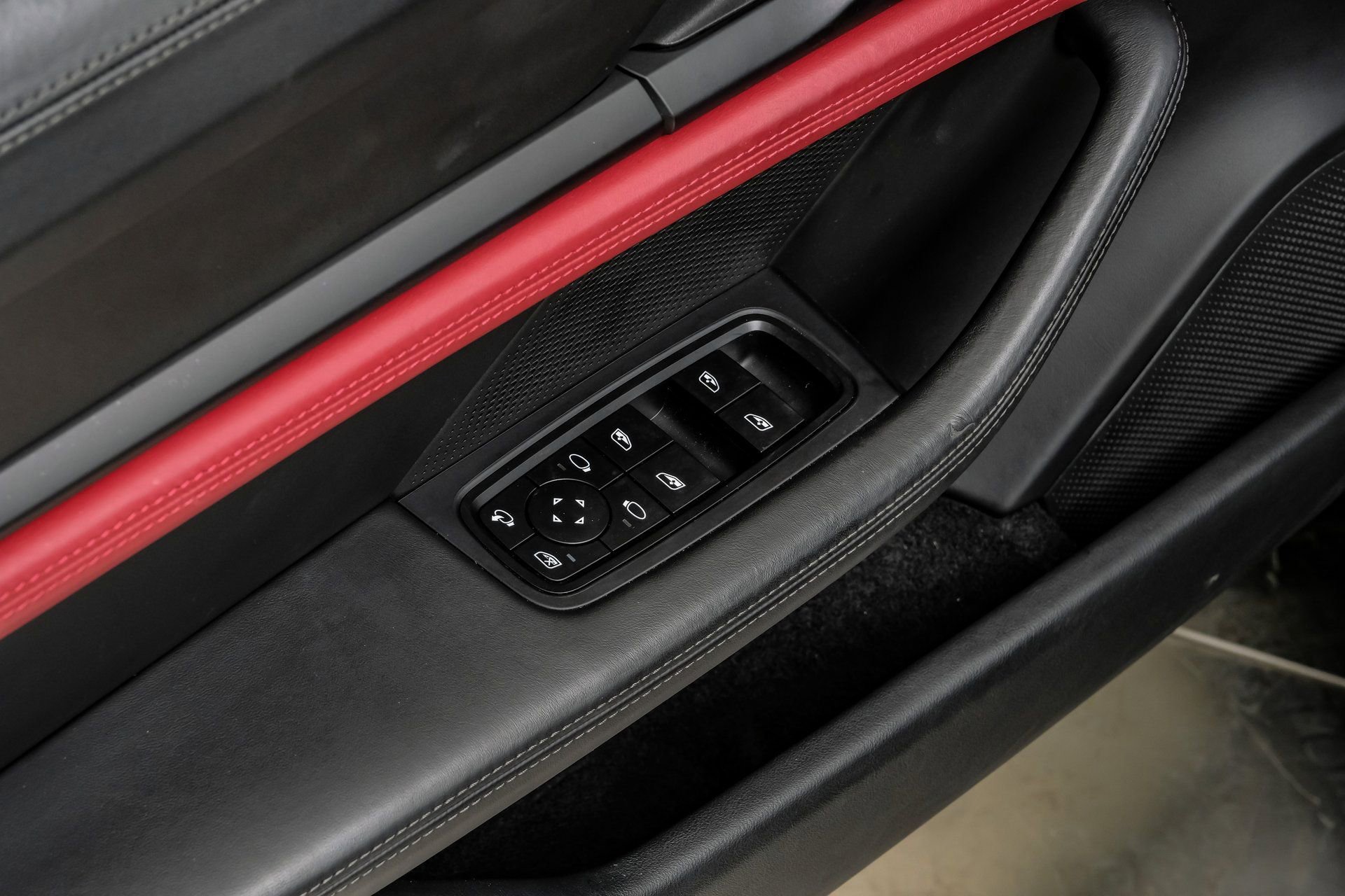 Used 2023 Porsche Taycan image 43