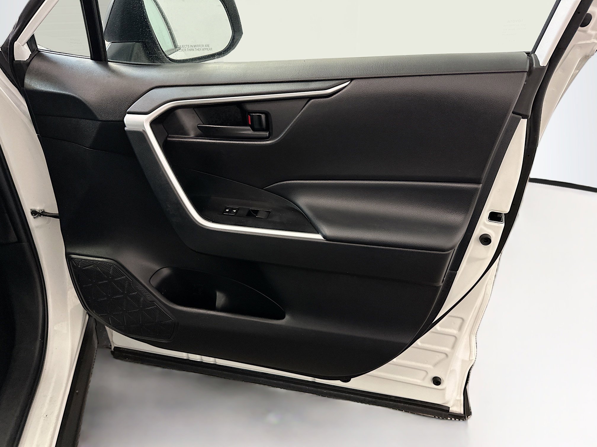 Used 2024 Toyota RAV4 LE image 33