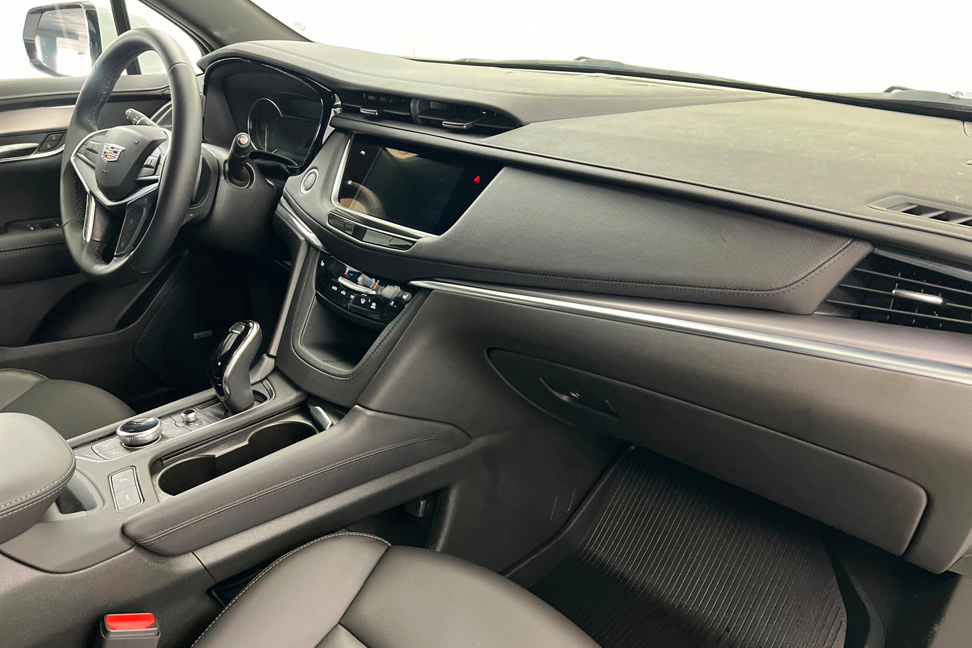 New 2025 Cadillac XT5 Luxury w/ LPO, Floor Liner Package image 25