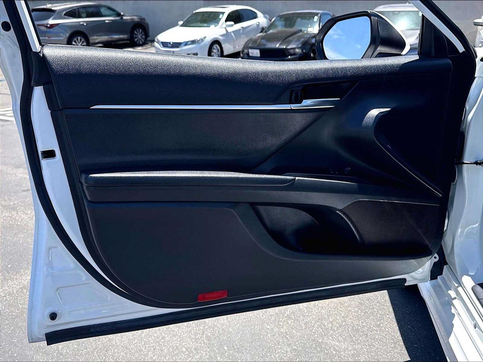 Used 2021 Toyota Camry SE w/ Carpet Mat Package (TMS) FWD image 24