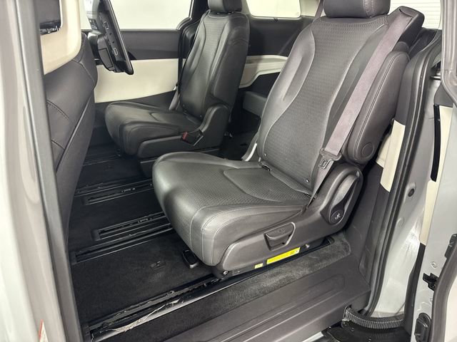 Used 2024 Kia Carnival SX Prestige FWD image 23