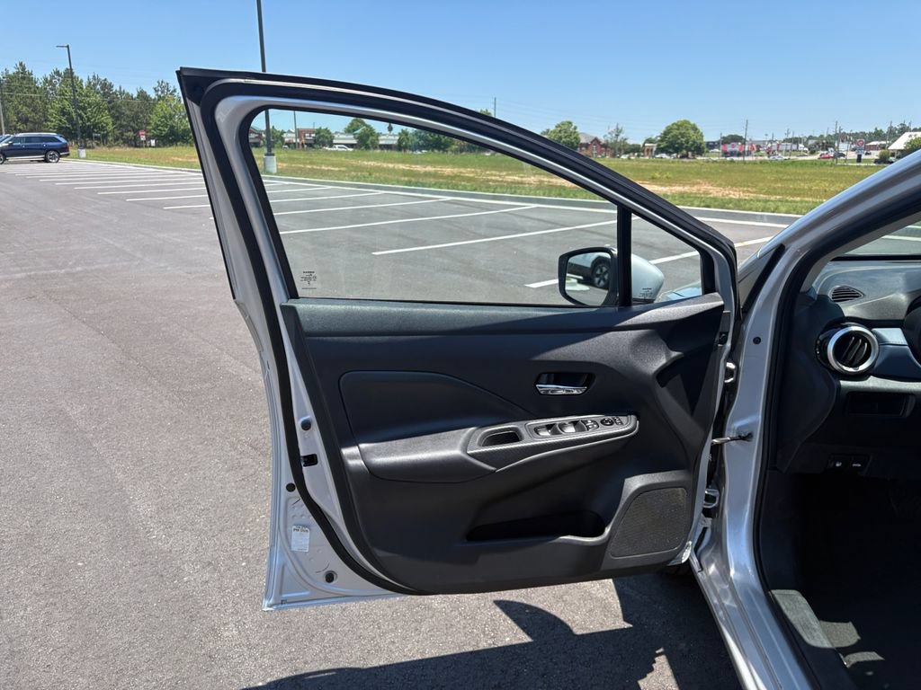 Used 2023 Nissan Versa SV FWD image 10