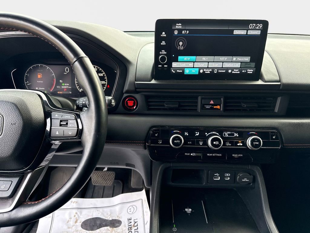 Used 2025 Honda Pilot TrailSport image 22