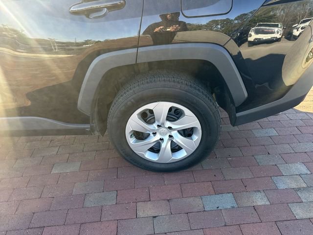 Used 2021 Toyota RAV4 LE image 6