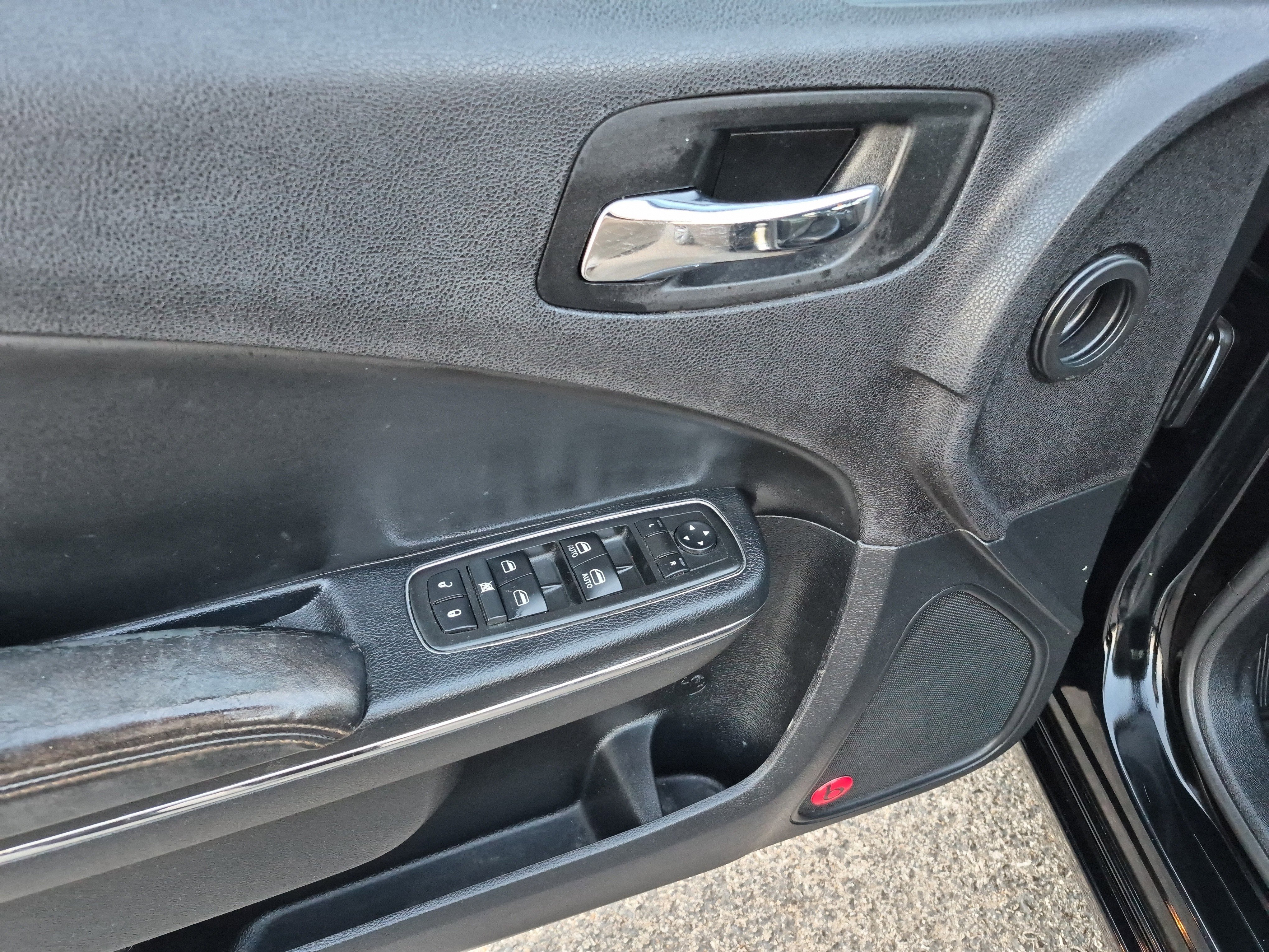 Used 2014 Dodge Charger SXT RWD image 12