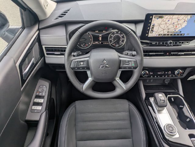New 2025 Mitsubishi Outlander AWD image 30