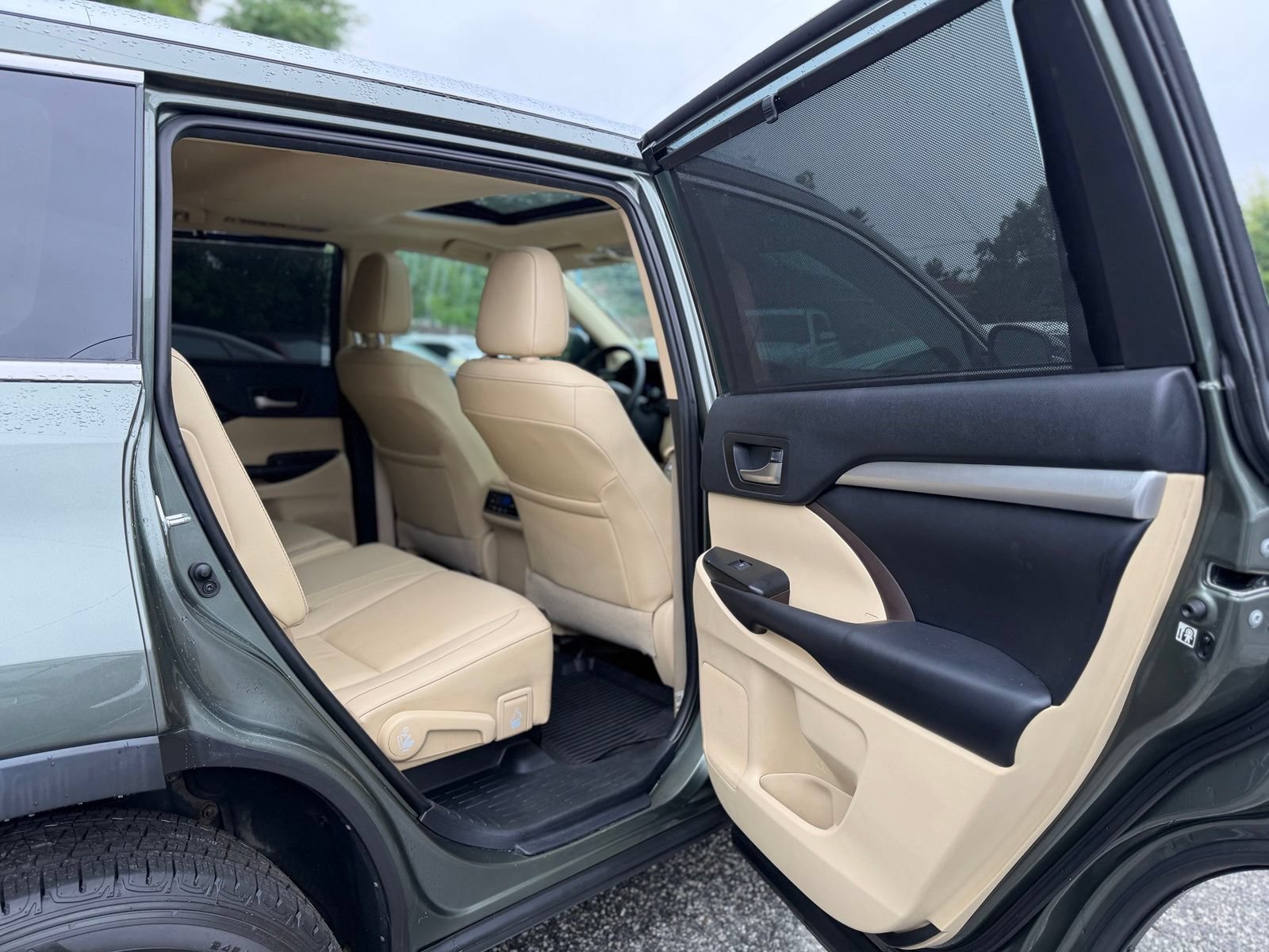 Used 2019 Toyota Highlander XLE AWD/4WD image 18