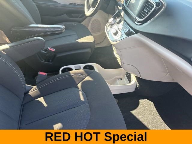 Used 2023 Chrysler Voyager LX FWD image 36