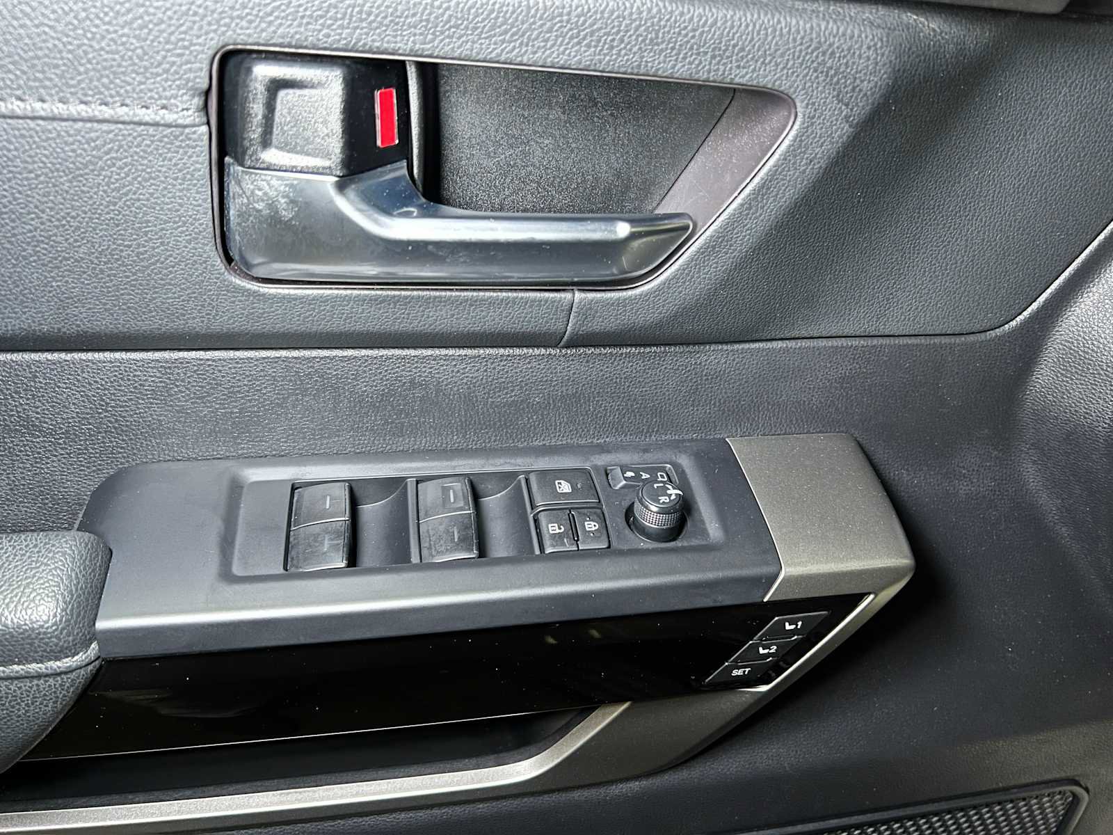 Used 2023 Toyota Sequoia Limited image 23