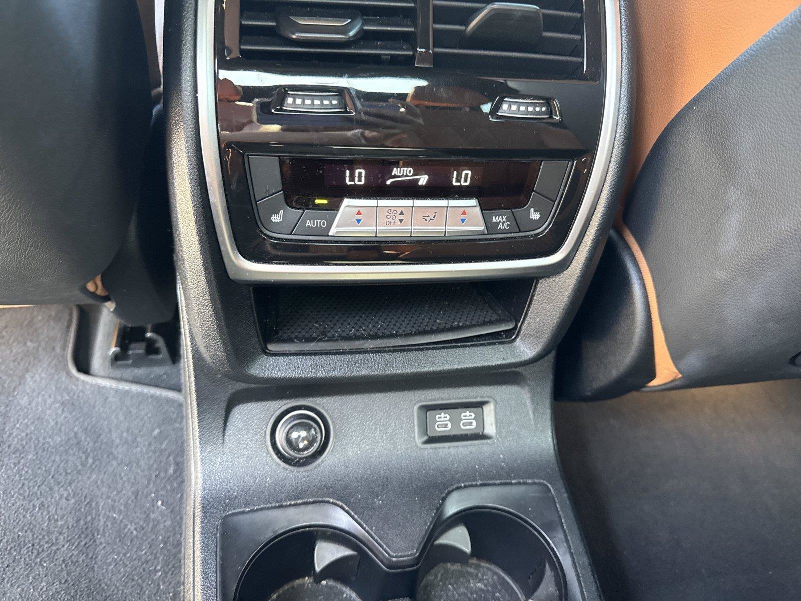 Used 2022 BMW X7 xDrive40i w/ M Sport Package AWD/4WD image 28