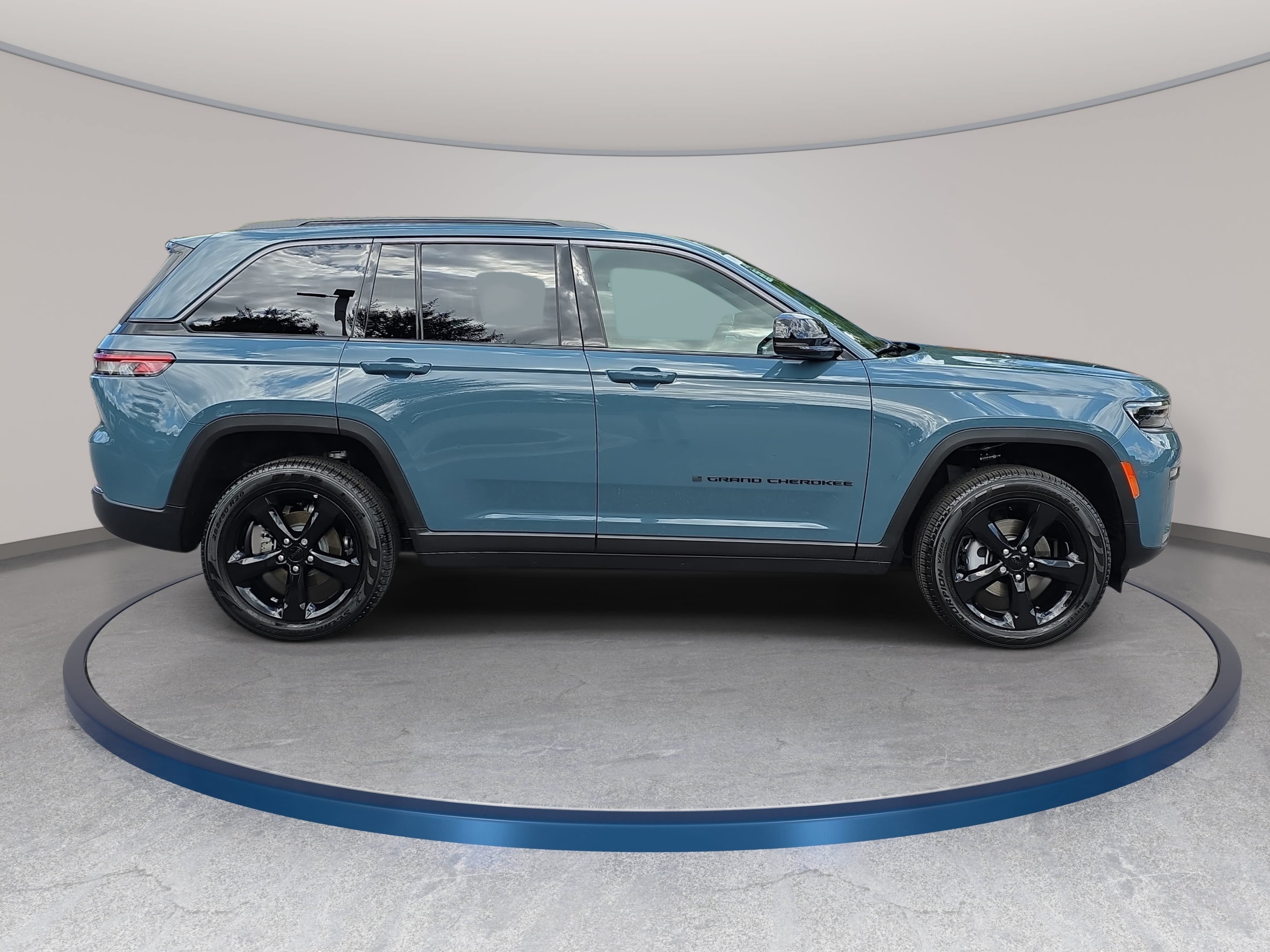 New 2026 Jeep Grand Cherokee Limited w/ Limited Altitude Package AWD/4WD image 4