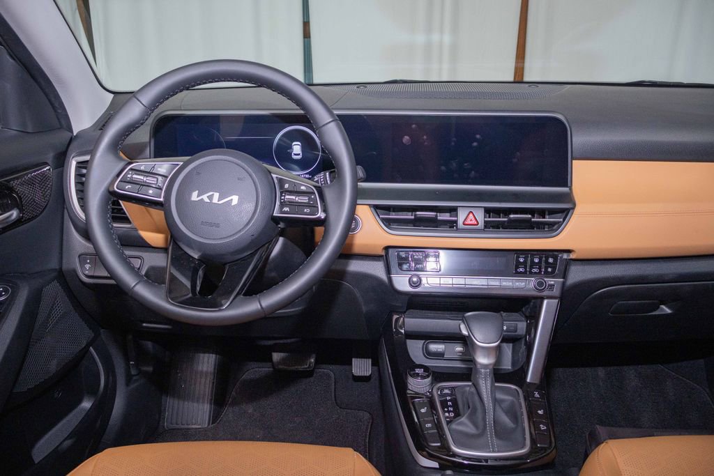 Used 2024 Kia Seltos EX image 16